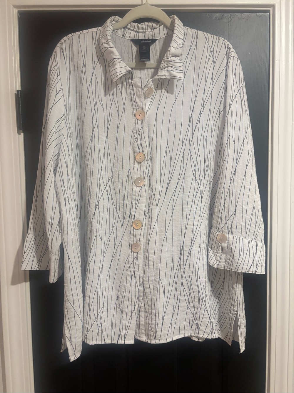 Ali Miles White Button-Front Striped Blouse